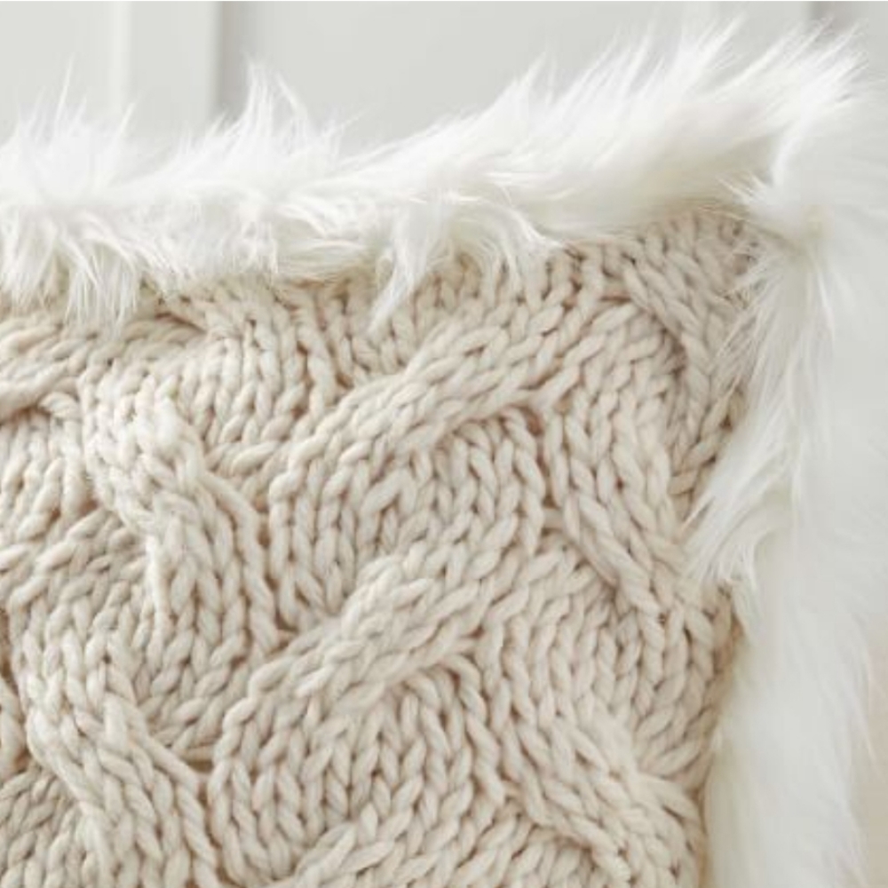 ❤️ POTTERY BARN Set of 2 Button Knit Fur Trim Pillow Covers ❤️ - Picture 2 of 15